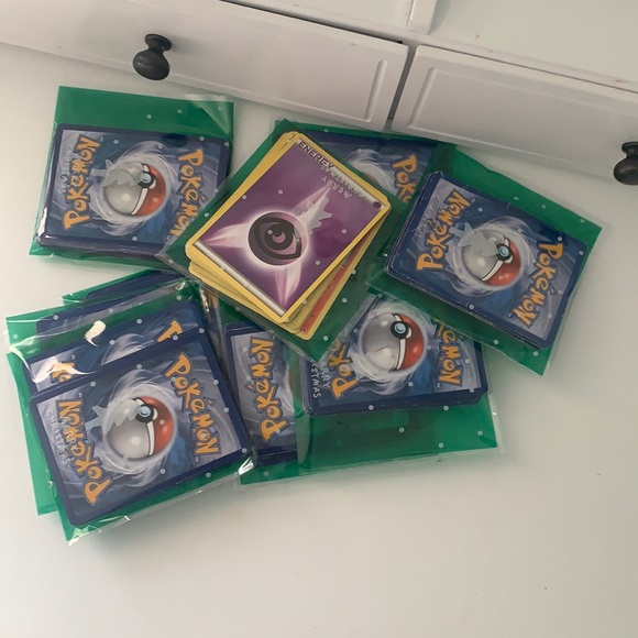 Pokémon cards (12 per pack) - Picture 1 of 1